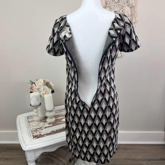 Dress Barn Geometric Pattern Fitted Stretch Knit Dress. Sz. 6. Item #345 - Picture 5 of 8